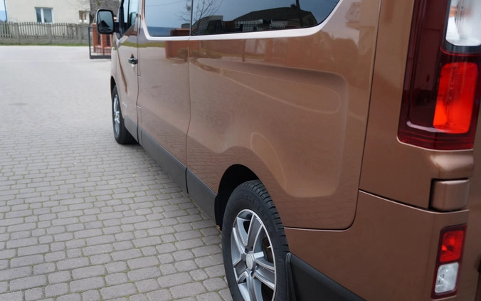 Renault Trafic cena 79500 przebieg: 210000, rok produkcji 2016 z Bodzentyn małe 277